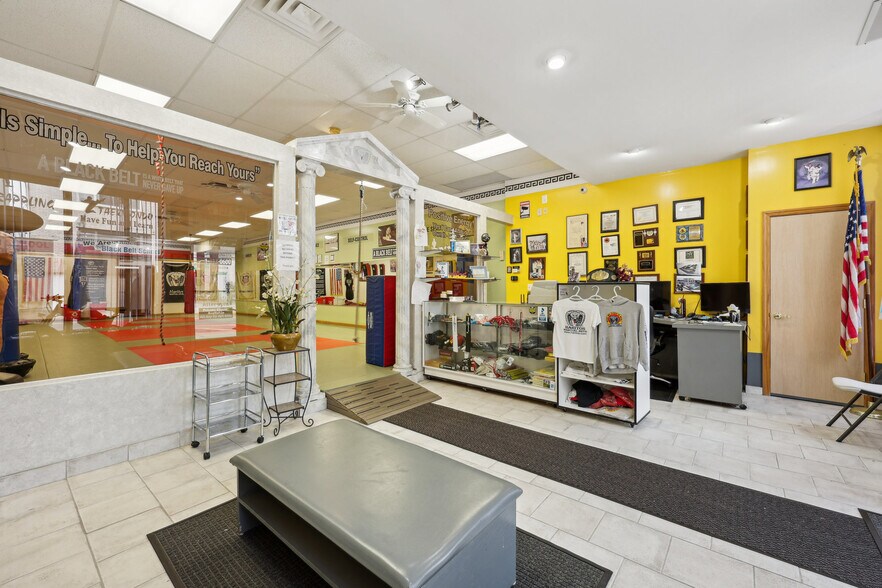 More Photos Of 266 Palisade Ave, Cliffside Park Storefront For Sale