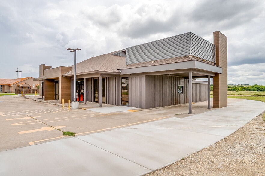More Photos Of 405 State 171 Hwy, Godley Storefront Retail Office For Lease