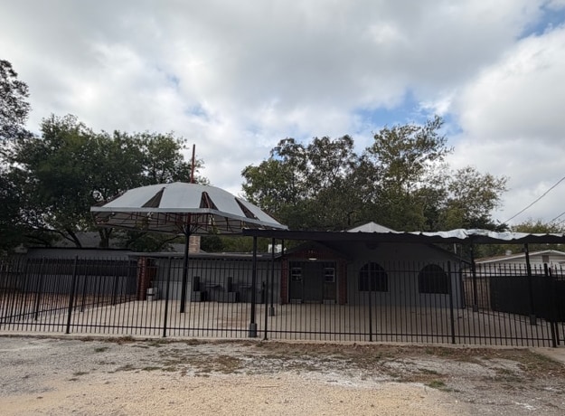 More Photos Of 2011 Mission Rd, San Antonio Restaurant For Lease