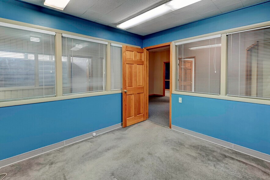 More Photos Of 4003 Pennsylvania Ave, Kansas City Office For Sale