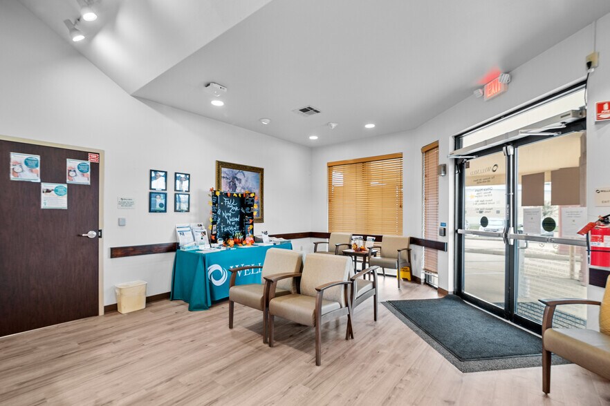 More Photos Of 10611 W Fairmont Pky, La Porte Medical For Lease