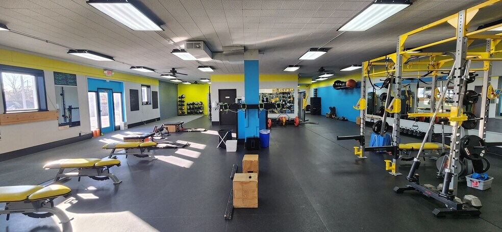 More Photos Of 2510 E Michigan Ave, Lansing Freestanding For Sale