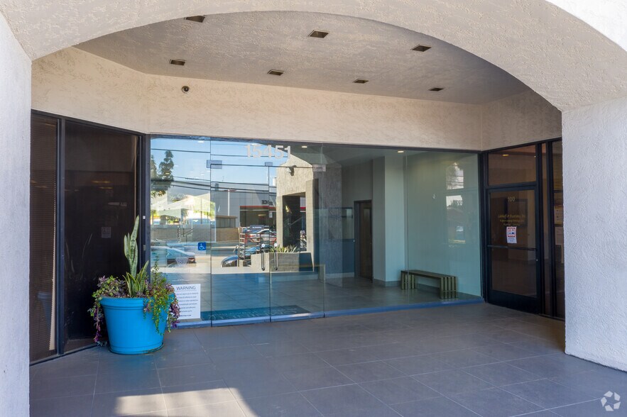 More Photos Of 15451 San Fernando Mission Blvd, Mission Hills Unknown For Lease