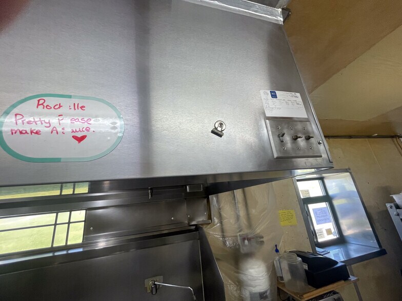 More Photos Of 924 N Main St, Mountain Grove Restaurant For Sale