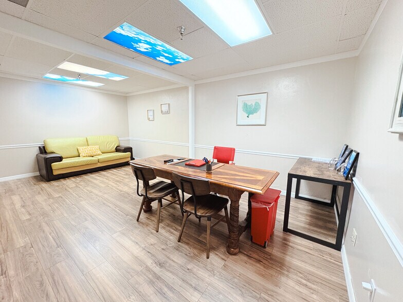 More Photos Of 12165 Metro Pky, Fort Myers Light Manufacturing For Sale