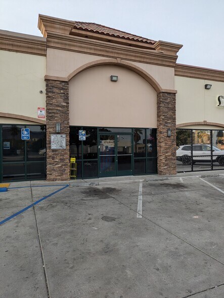 More Photos Of 41007 Florida Ave, Hemet Freestanding For Lease