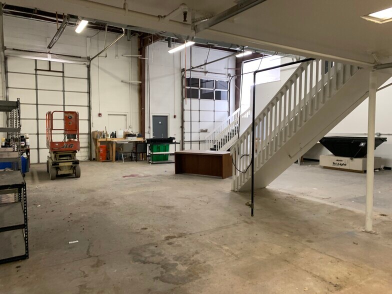More Photos Of 2531 W 62nd Ct, Denver Warehouse For Lease