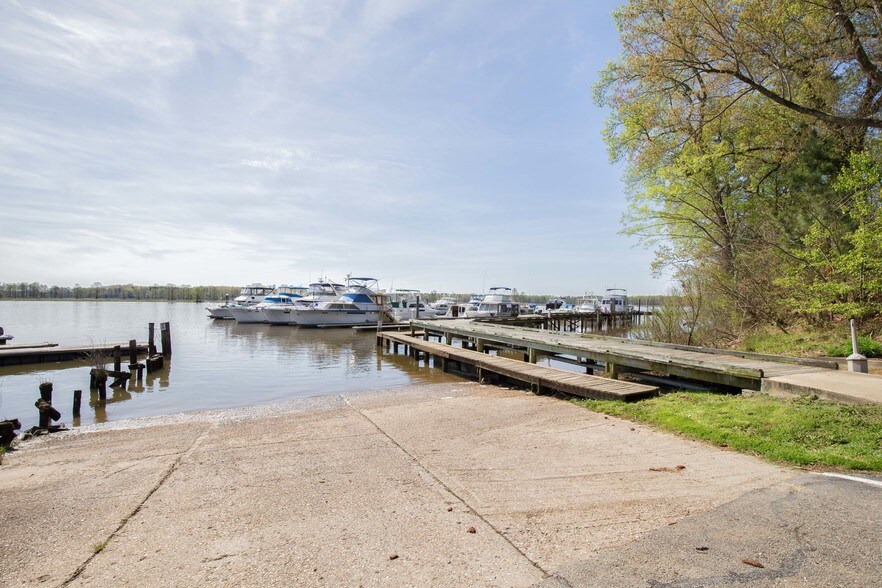 More Photos Of 9100 Wilcox Neck Rd, Charles City Marina For Lease