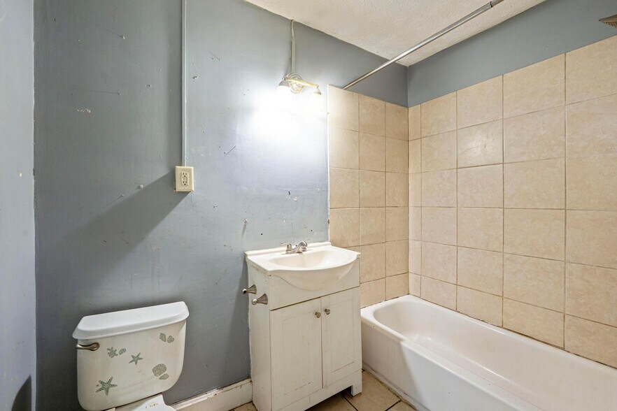 More Photos Of 1657 Sullivant Ave, Columbus Apartments For Sale