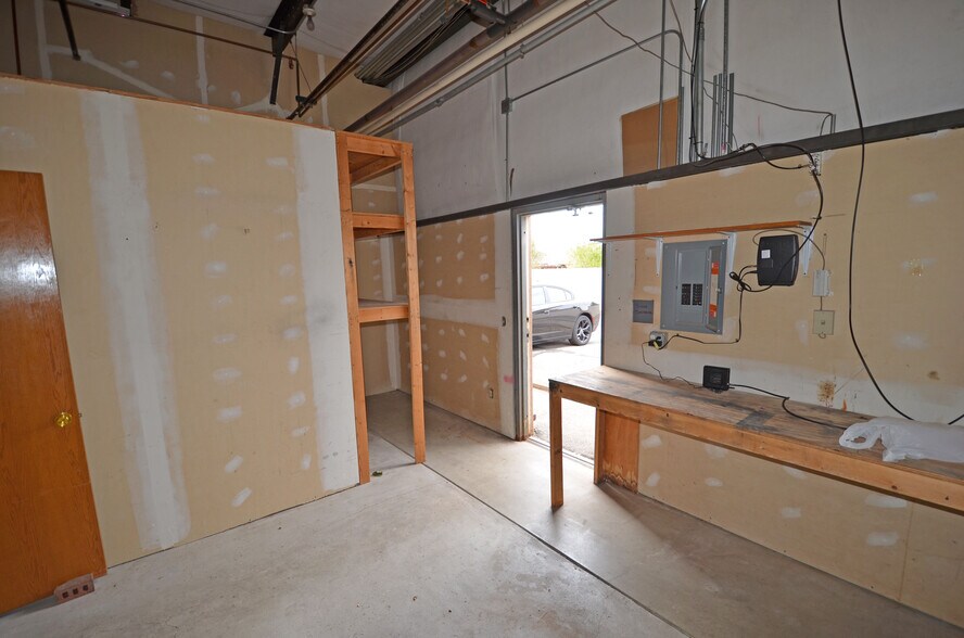 More Photos Of 3101 N Rock Rd, Wichita Unknown For Lease