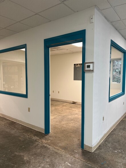 More Photos Of 340 Greenbrier Dr, Charlottesville Manufacturing For Lease