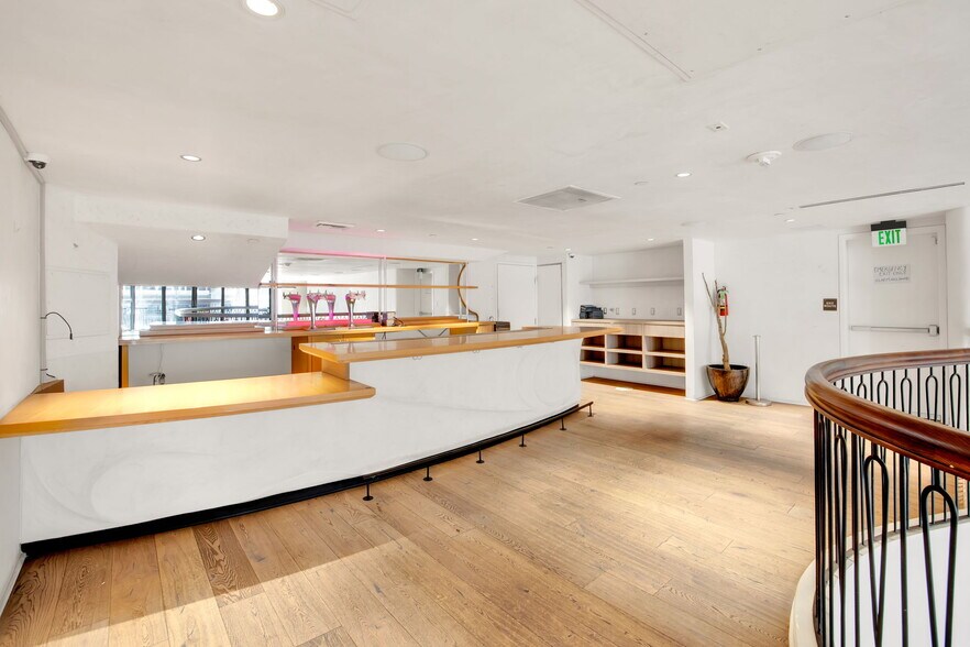 More Photos Of 701 W 7th St, Los Angeles Apartments For Lease