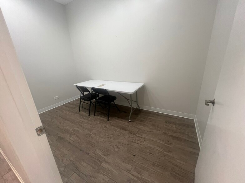 More Photos Of 6040-6080 159th St, Oak Forest General Retail For Lease