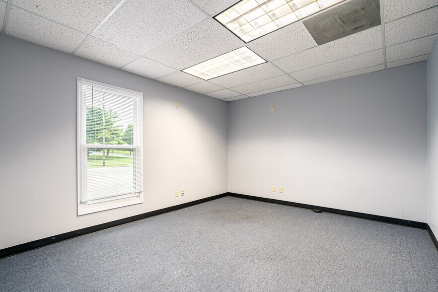 More Photos Of 617 Mulberry St, Elizabethtown Office For Sale
