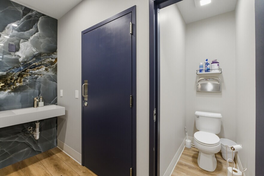 More Photos Of 3468 Hancock St, San Diego Warehouse For Sale