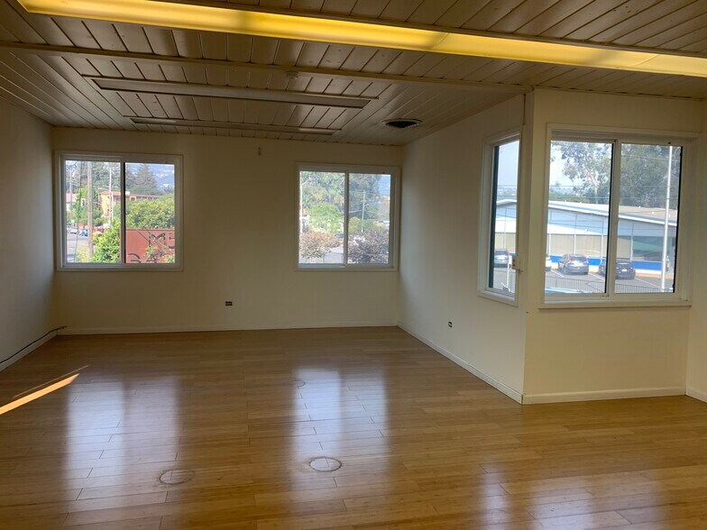 More Photos Of 5353 Claremont Ave, Oakland Research And Development For Lease