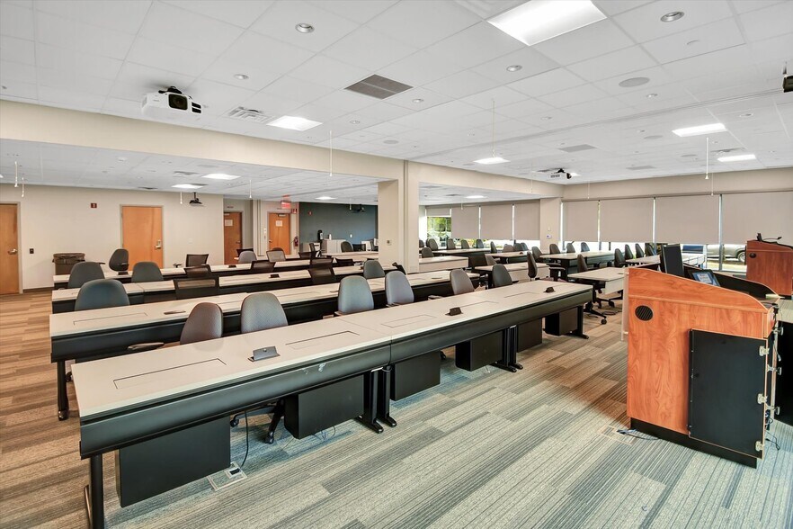 More Photos Of 300 Stevens Dr, Lester Office For Lease