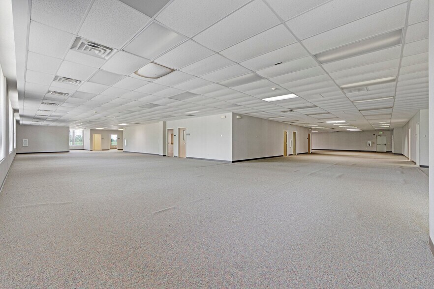 More Photos Of 8645 E Backwater Rd, North Webster Showroom For Lease