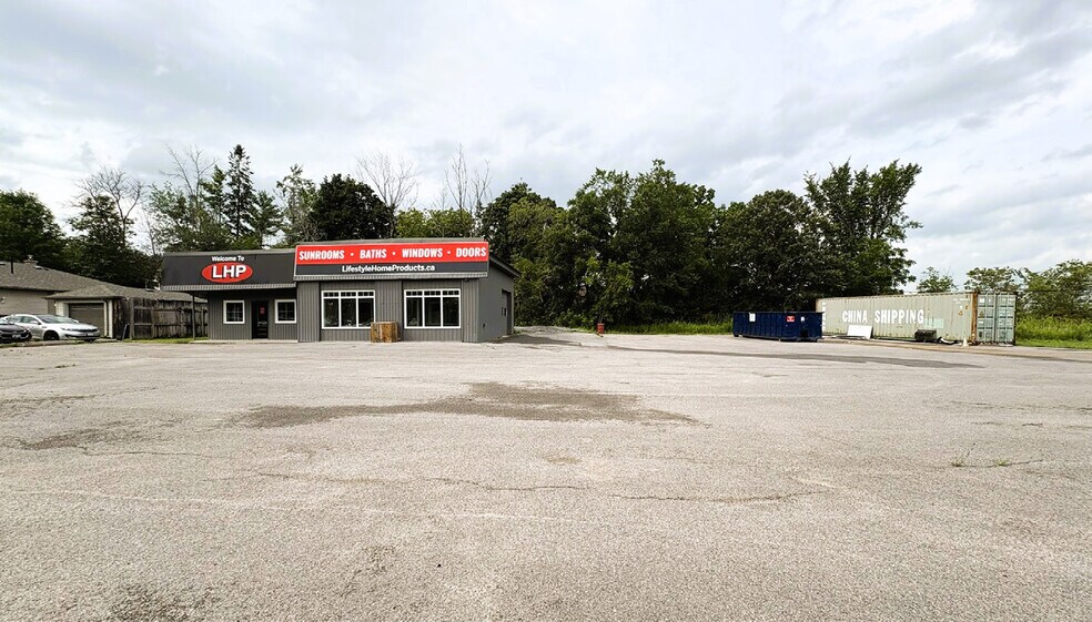 More Photos Of 3432 Princess St, Westbrook Showroom For Sale