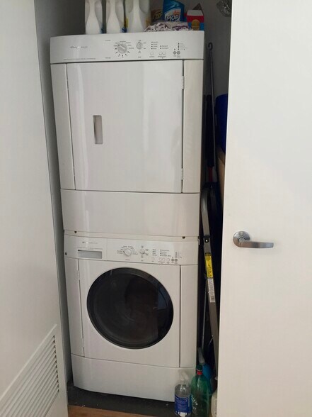 More Photos Of 615 Hampton Dr, Venice Apartments For Sale