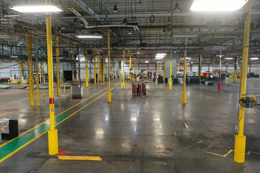 More Photos Of 850 Industrial Rd, Madisonville Manufacturing For Lease