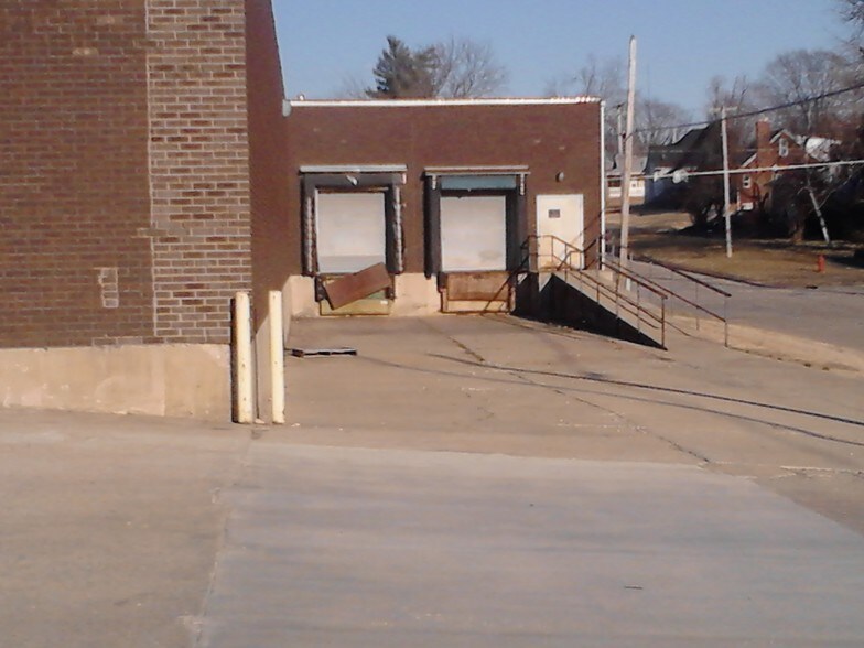 More Photos Of 13 Old Capitol Mall, Vandalia Storefront Retail Office For Sale