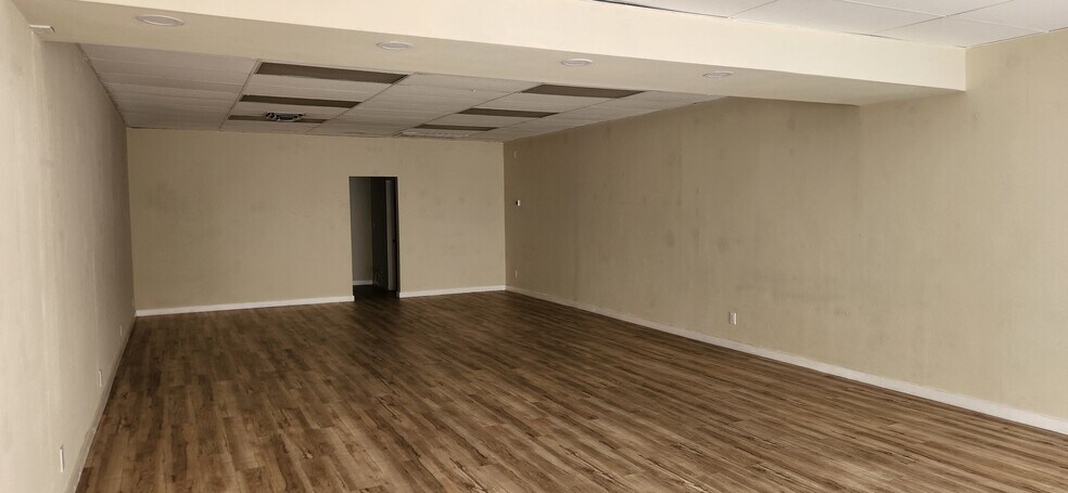 More Photos Of 6870 Spring Mountain Rd, Las Vegas Storefront Retail Office For Lease