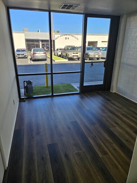 More Photos Of 9555 Owensmouth Ave, Chatsworth Warehouse For Lease