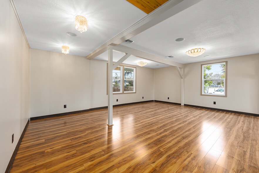 More Photos Of 1703 NE 8th Rd, Ocala Specialty For Sale