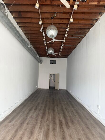 More Photos Of 7406 Melrose Ave, Los Angeles Storefront Retail Residential For Lease