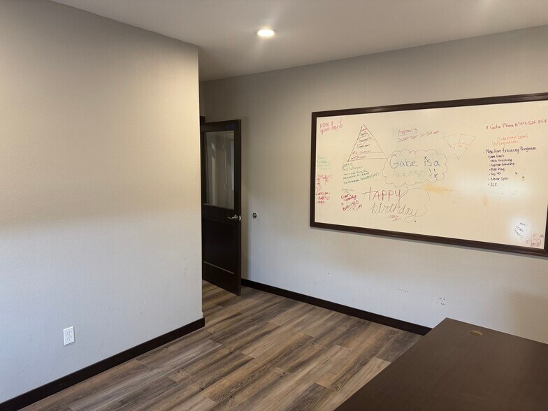 More Photos Of 6446 Road 3 NE, Moses Lake Flex For Lease