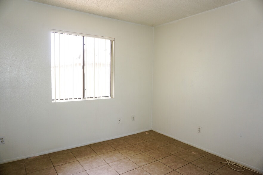 More Photos Of 2859 Wheelwright Dr, Las Vegas Apartments For Sale