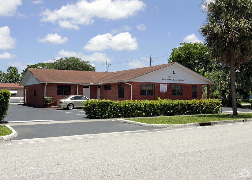 More Photos Of 21 NE 168th St, North Miami Beach Medical For Sale