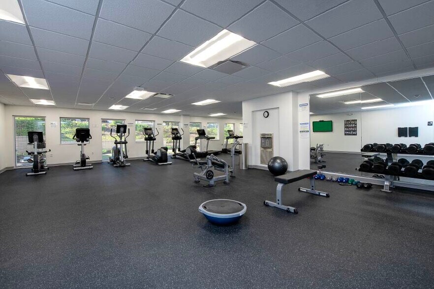 More Photos Of 25209-25249 Country Club Blvd, North Olmsted Unknown For Lease