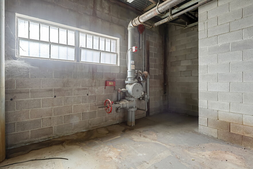 More Photos Of 220 N Saint Vrain St, El Paso Light Distribution For Sale