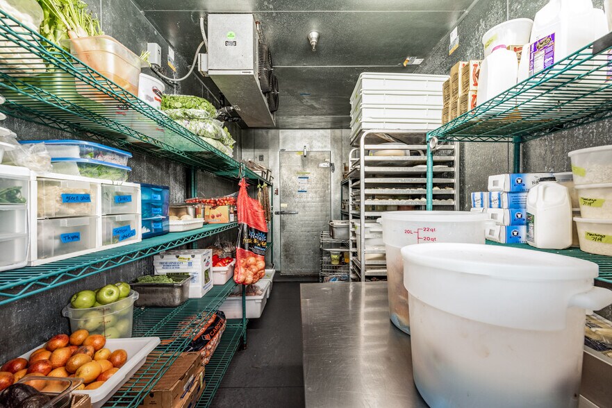 More Photos Of 4757 The Grove Dr, Windermere Storefront Retail Office For Sale