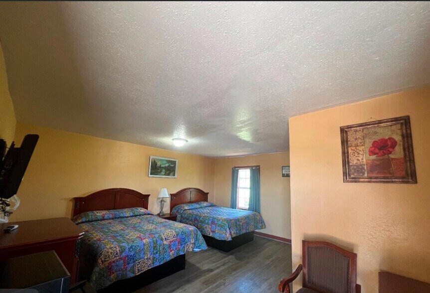 More Photos Of 1041 Westpoint Ave, Colorado City Hotel For Sale
