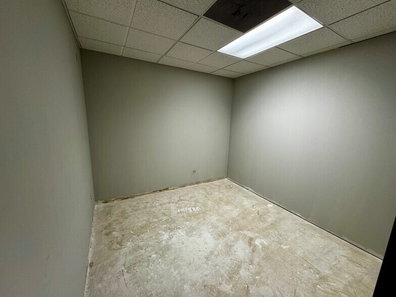 More Photos Of 19401 E 40 Hwy, Independence Office For Lease