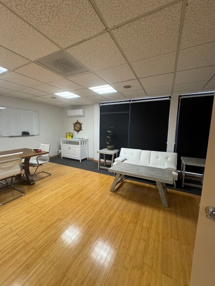 More Photos Of 105 Crescent Bay Dr, Laguna Beach Office For Lease