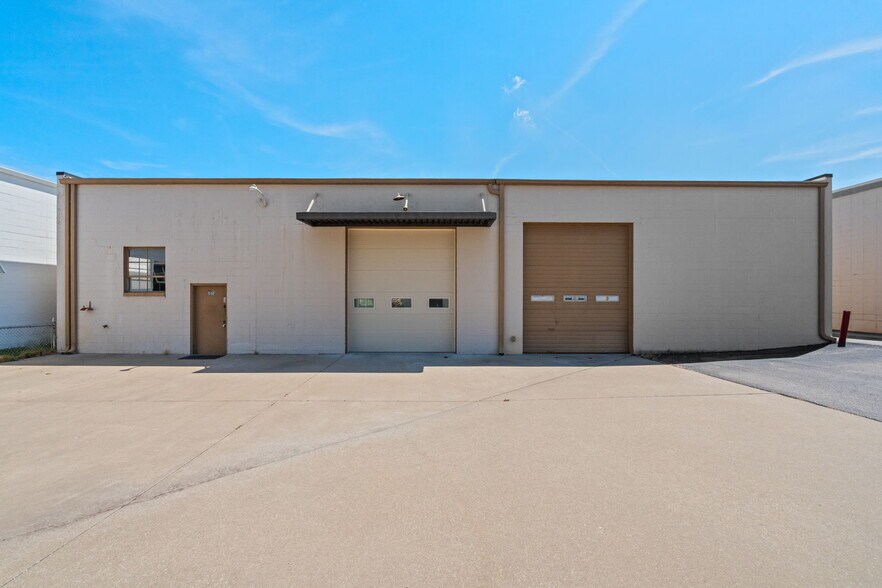 More Photos Of 311 N Waverly Ave, Springfield Warehouse For Lease