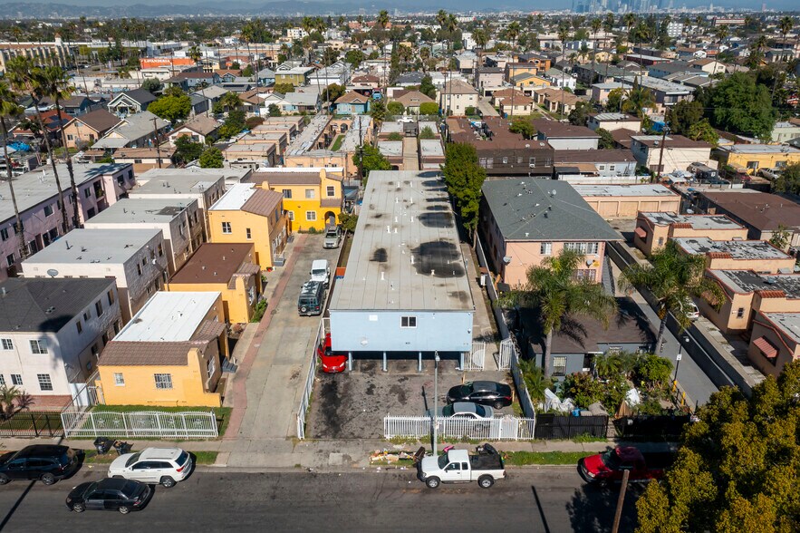 More Photos Of 921 W 82nd St, Los Angeles Apartments For Sale
