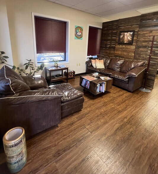 More Photos Of 161 Prosperity Dr, Winchester Showroom For Lease