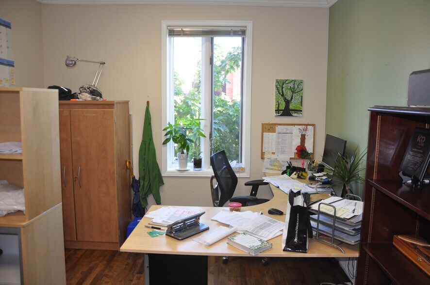 More Photos Of 470 Somerset St W, Ottawa Office For Sale
