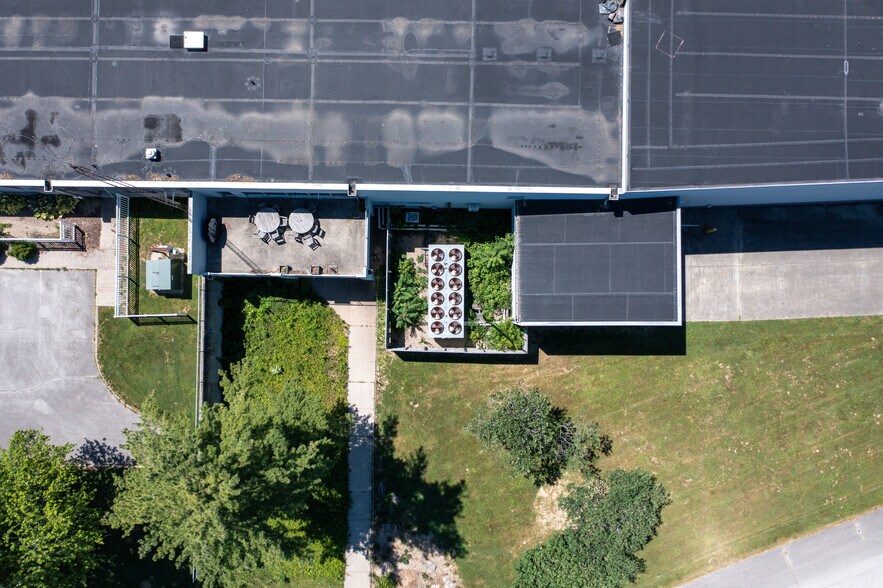 More Photos Of 1900 S Walnut St, Bloomington Manufacturing For Sale