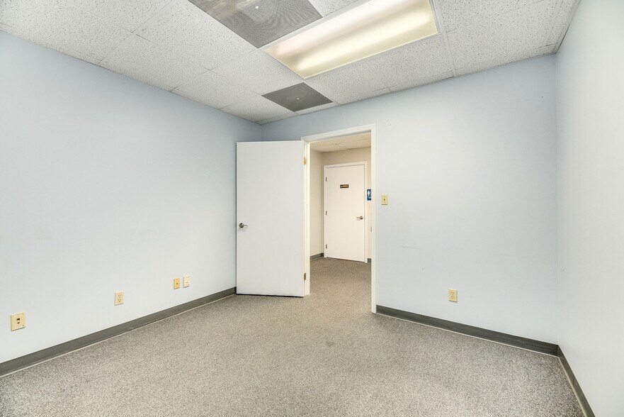 More Photos Of 1500 W Eau Gallie Blvd, Melbourne Office For Lease