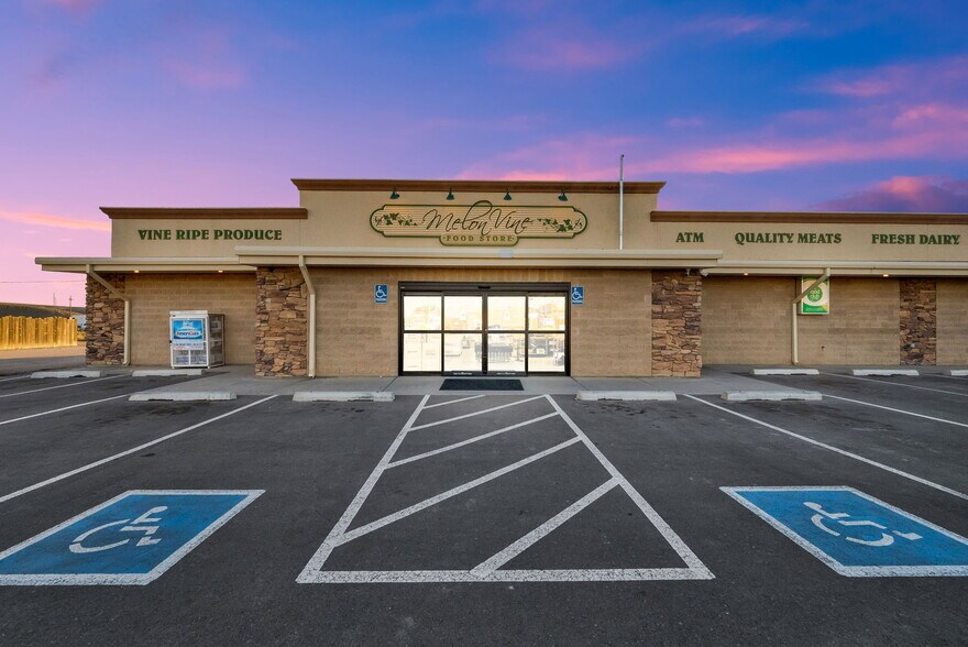 More Photos Of 80 S Broadway St, Green River Supermarket For Sale