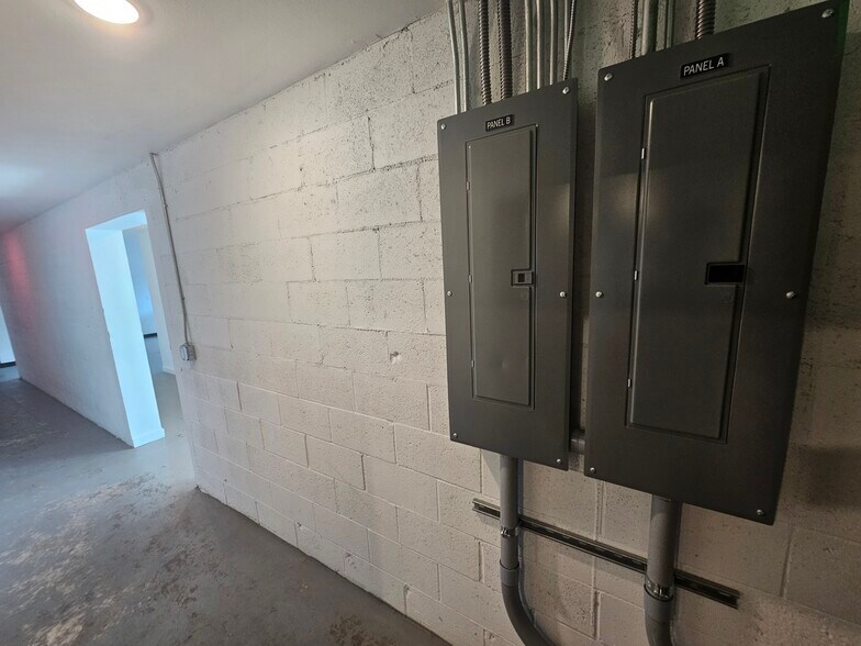 More Photos Of 5833 NE Portland Hwy, Portland Flex For Sale