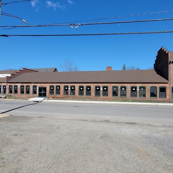 More Photos Of 32 Lake St, Winsted Restaurant For Lease