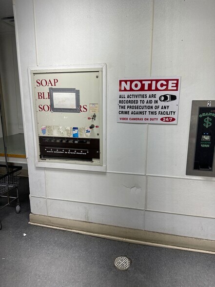 More Photos Of 1422 E 55th St, Kansas City General Retail For Sale