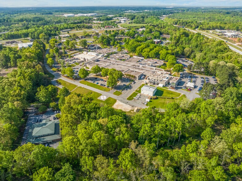 More Photos Of 510 Emergency Dr, Lexington Medical For Sale